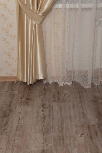 Decoria Mild Tile 8133 Дуб Бала
